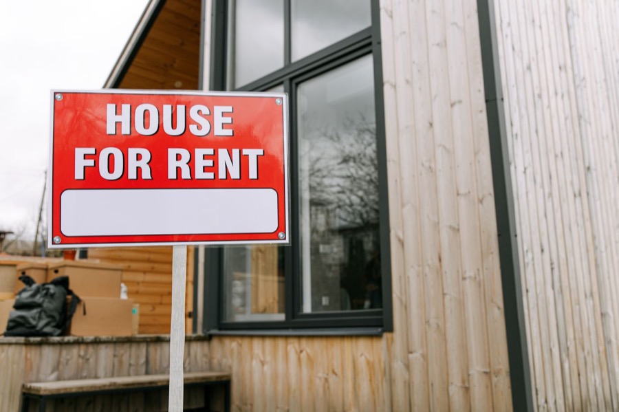 A house with a for-rent sign